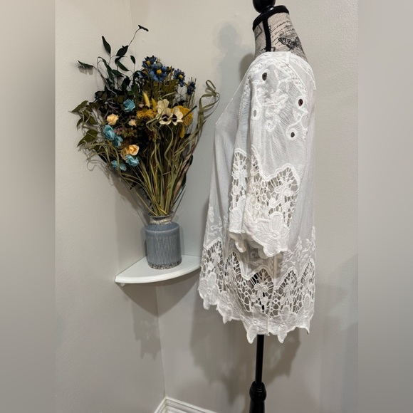 KEREN hart White Embellished Lace & Embroidered 3/4 sleeves Top Size Small - Picture 5 of 8